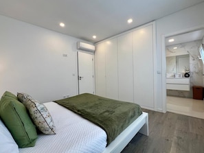 4 bedrooms, desk, iron/ironing board, travel cot