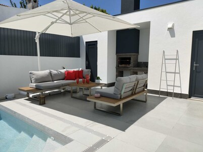 Fantastic holiday home with heated pool