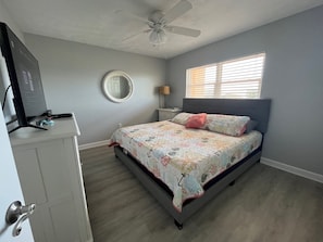 2 bedrooms, desk, iron/ironing board, WiFi