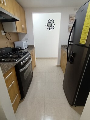 冰箱、微波炉、烤箱、炉灶