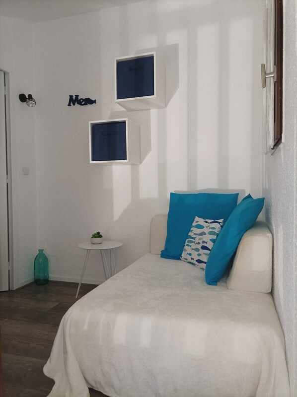 2 chambres, fer et planche Ă repasser