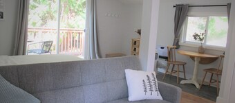 Bright Studio Loft Near Secret Beach in Gibsons