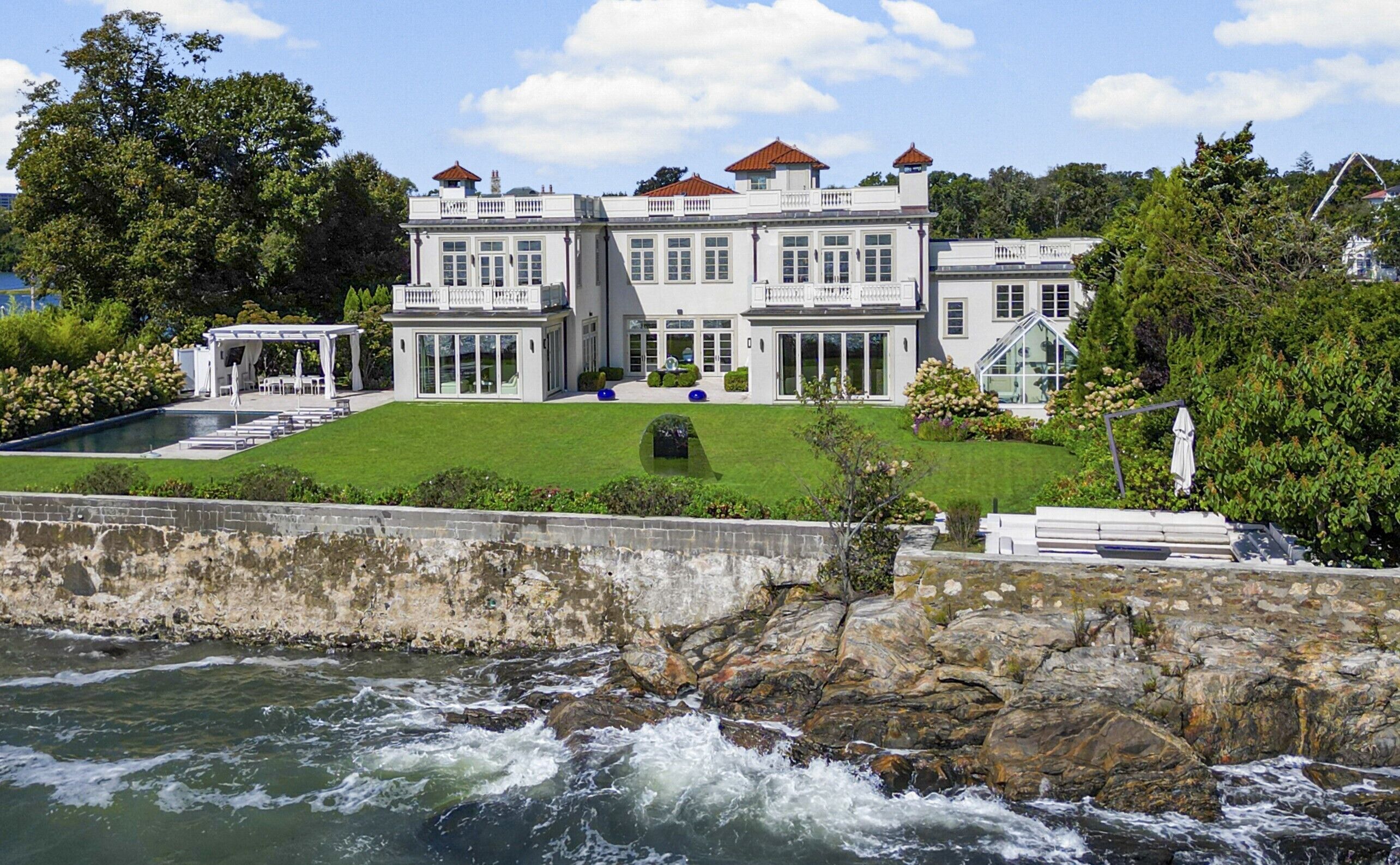 Welcome to Villa Seabird, Luxury Escape on Long Island Sound