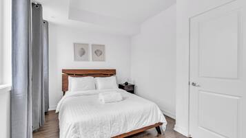 2 habitaciones, tabla de planchar con plancha, wifi y ropa de cama