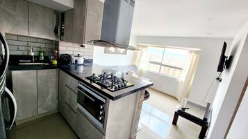 Fridge, oven, stovetop