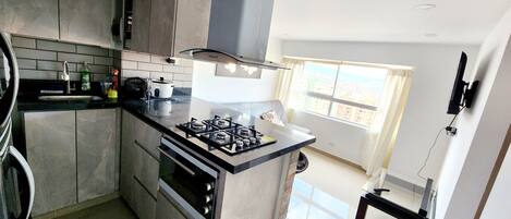 Fridge, oven, stovetop