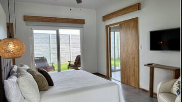4 bedrooms, iron/ironing board, WiFi, bed sheets