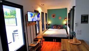 1 bedroom, travel cot, free WiFi, bed sheets