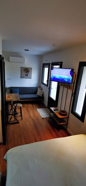 1 bedroom, travel cot, free WiFi, bed sheets