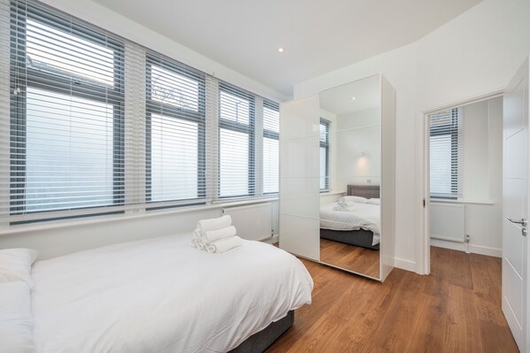 4 bedrooms, desk, iron/ironing board, free WiFi