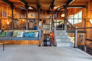 Televisor intel·ligent, llar de foc, videojocs i llibres 