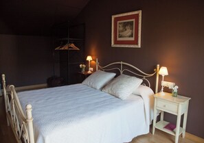 3 bedrooms, iron/ironing board, bed sheets