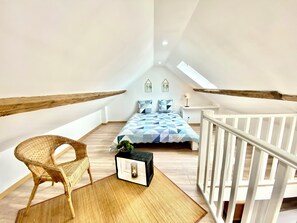 2 bedrooms, iron/ironing board, free WiFi, bed sheets