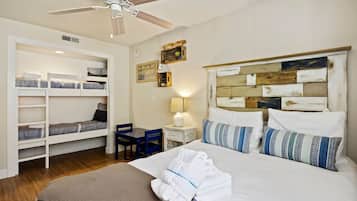 2 quartos, escrivaninha, ferros/tábuas de passar roupa, berço de viagem