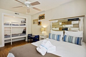 2 Schlafzimmer, Schreibtisch, Bügeleisen/Bügelbrett, Reisekinderbett