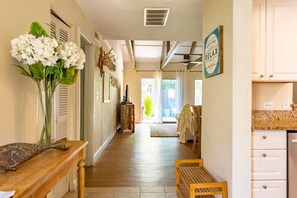 Interior - Gypsy Sea Cottage -  A Beachside Retreat (Hilton Head Island)