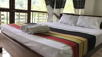 5 bedrooms, iron/ironing board, WiFi