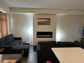 Smart TV, fireplace