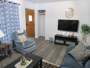 Smart TV - Grandmas Country Cottage (Huntington)