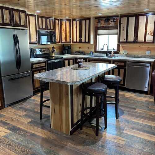 Pool Table! Pet Friendly! Lakeside!-Unique Getaway!