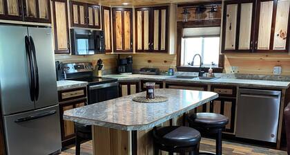 Pool Table! Pet Friendly! Lakeside!-Unique Getaway!