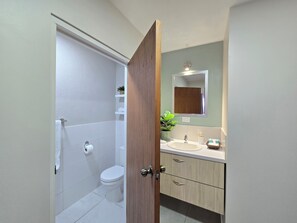 Hårføner, håndklær, såpe og sjampo