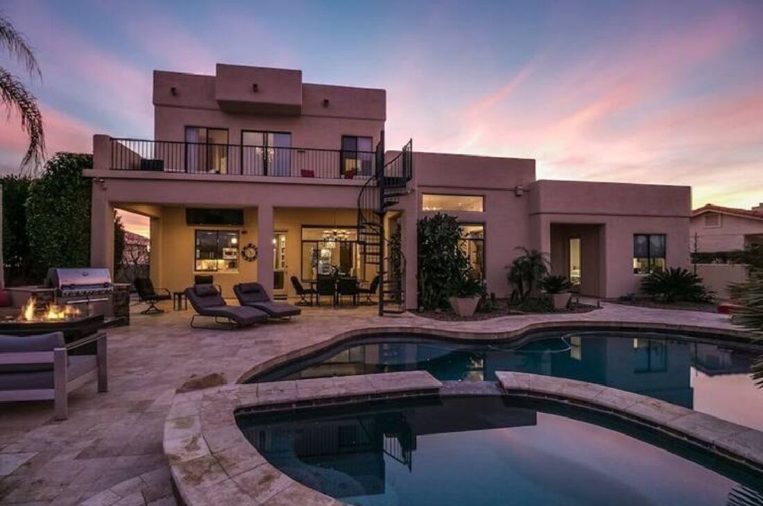 Luxury Contemporary Sanctuary w/  Pool and Views!
