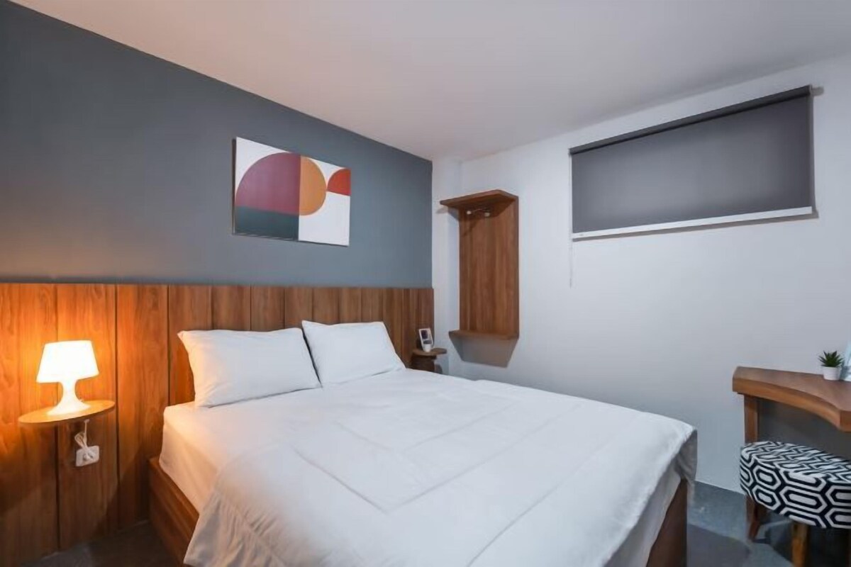 1 Schlafzimmer, Schreibtisch, laptopgeeigneter Arbeitsplatz