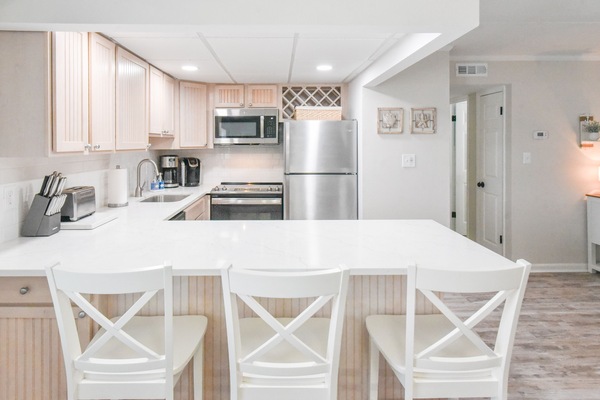 Geladeira, micro-ondas, fogão, cooktop