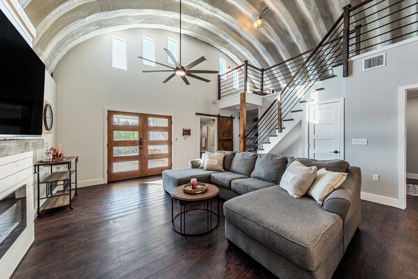 Smart TV, fireplace, table football, streaming services - Unique Hill Country Barndominium With Amazing View! (Leander)