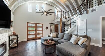 Unique Hill Country Barndominium With Amazing View!