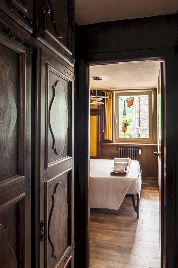 2 chambres, fer et planche à repasser, Wi-Fi gratuit, draps fournis