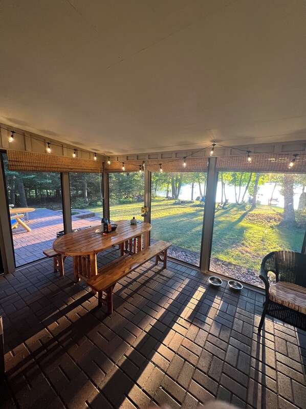 Dining - Beautiful lakefront home-1 acre, on Eagle River chain! Only 5 min from downtown! (Eagle River)