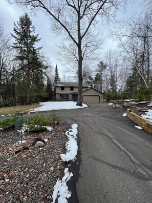 Property grounds - Beautiful lakefront home-1 acre, on Eagle River chain! Only 5 min from downtown! (Eagle River)