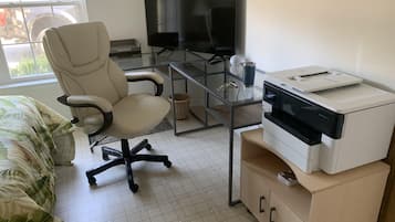3 bedrooms, desk, free WiFi, bed sheets