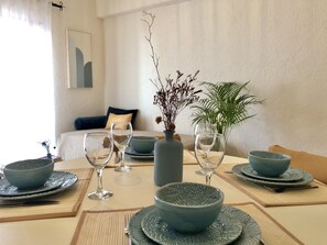 Dining - Santa Cruz Beach Retreat | Walk to Beach, Surf & Restaurants (Santa Cruz, Torres Vedras)
