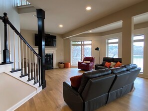 تلفزيون ذكي، مدفأة، كرة قدم الطاولة