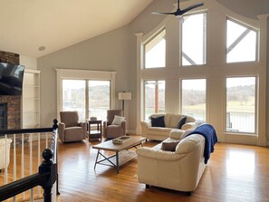 تلفزيون ذكي، مدفأة، كرة قدم الطاولة