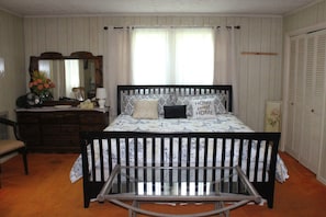 4 bedrooms, free WiFi, bed sheets