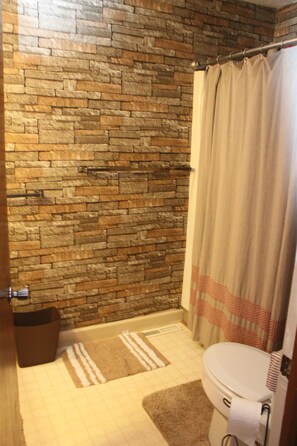 Hair dryer, towels, soap, toilet paper - Relaxing, quiet country setting. Close to many Mountain activities! (Sugar Grove)
