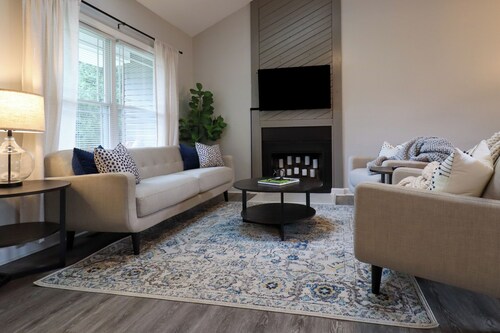 Minutes to Keeneland/Airport/UK & more!