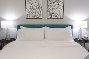 3 slaapkamers, een strijkplank/strijkijzer, gratis wifi, beddengoed