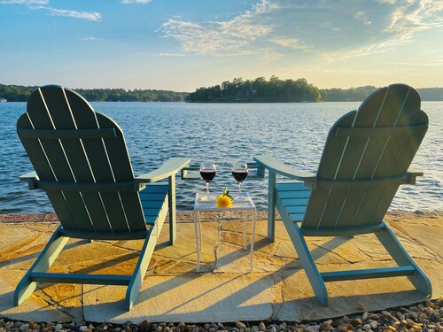 Lovely Lake Balboa house with a front-row-seat for the lake!