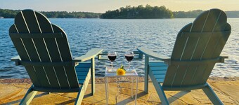 Lovely Lake Balboa house with a front-row-seat for the lake!