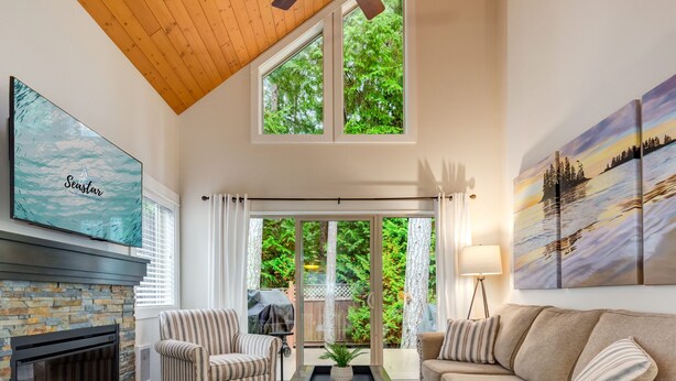 Unclassified image, 1 of 25, button - Tranquil Coastal Retreat! (Parksville)