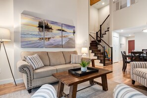 Televisor intel·ligent, llar de foc i llibres