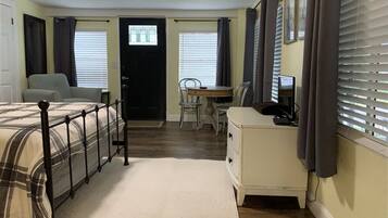 1 bedroom, desk, free WiFi, bed sheets