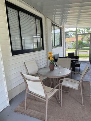 Dining - Come for sports, fishing, festivals and more (Tavares)