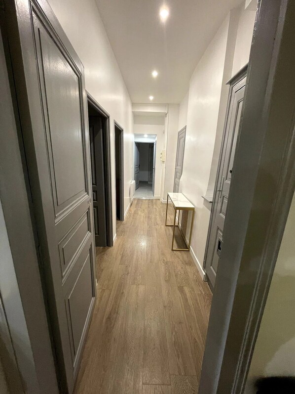 المنشأة من الداخل