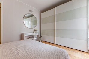 2 bedrooms, iron/ironing board, internet, bed sheets - GuestHost - Bright APT in Milan City Studies - 2 Balconies (Milano)